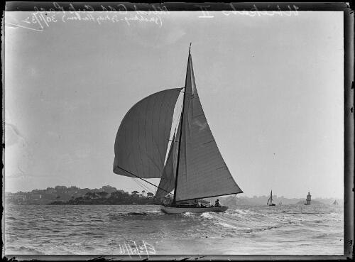 Yacht the Utiekah II sails in the Albert Gold Cup captained by H. Nossiter, 30 January 1932 [picture]