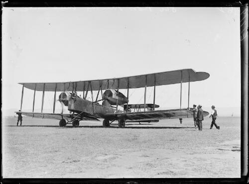 Sir Ross Smith's plane at Mascot, Sydney, ca. 1920s [picture]