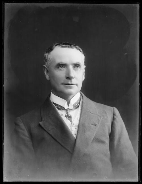 Herald photographer Mr George Bell, New South Wales, ca.1920, 1 [picture] / Herbert H. Fishwick