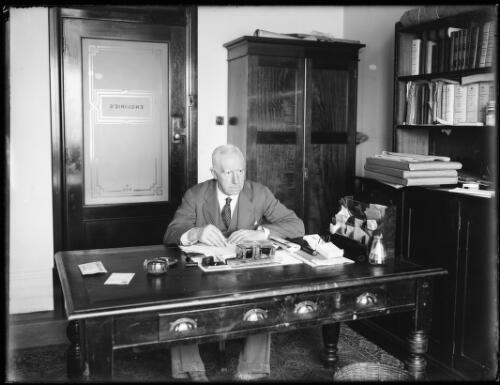 Atlee Hunt Public Service Arbitrator seated at his desk, New South Wales, 19 April 1925, 1 [picture]