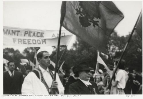 Want peace and freedom - Greek contingent, Melbourne, VIC, 1951 / Joyce Evans