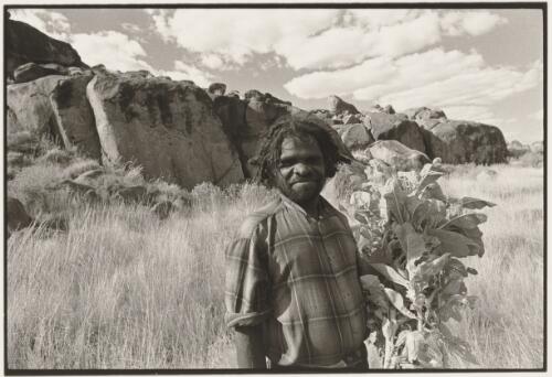 Jacky Tjakamarra, Kintore Ranges, Northern Territory, 1974, 2 / Jon Rhodes