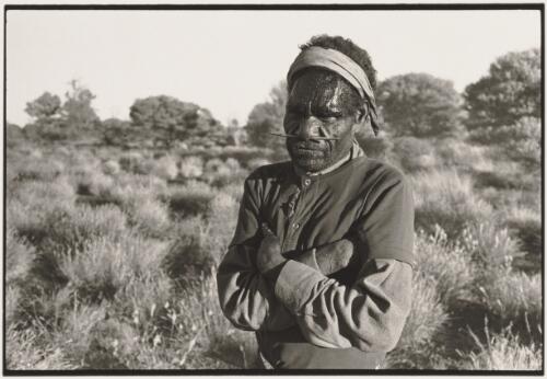 Yumpulurru Tjungurrayi, Gibson Desert, Northern Territory, 1974 / Jon Rhodes