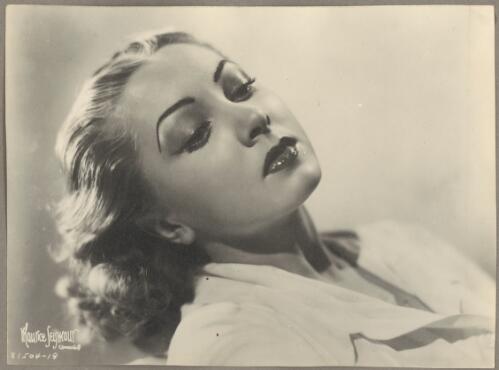 Studio portrait of Irina Baronova, Ballets Russes, ca. 1930s [picture] / Maurice Seymour