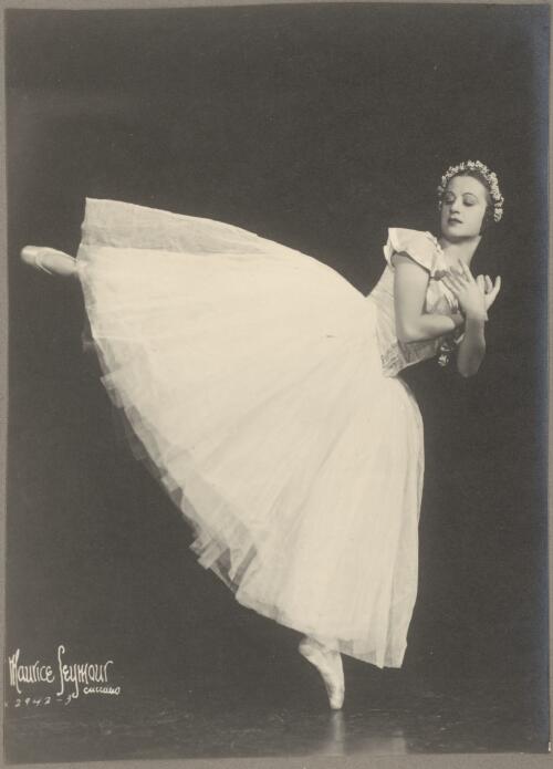 Anna Volkova in Les sylphides, Ballets Russes, ca. 1930s [picture] / Maurice Seymour
