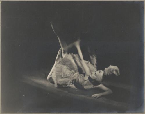 Tamara Toumanova in the title role of The firebird, Original Ballet Russe, 1 [picture] / Nanette Kuehn