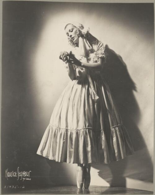 Portrait of Tatiana Riabouchinska in Le spectre de la rose,  Ballets Russes [picture] / Maurice Seymour