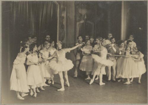 Artists of the Original Ballet Russe in Graduation ball, 1 [picture]