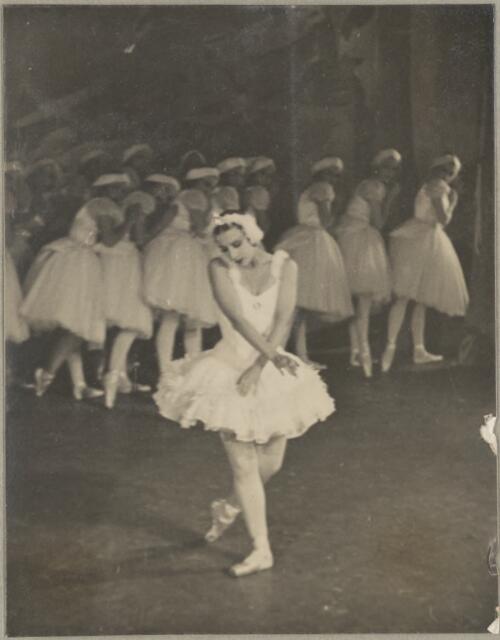 Tamara Toumanova in Swan lake, Original Ballet Russe [picture]