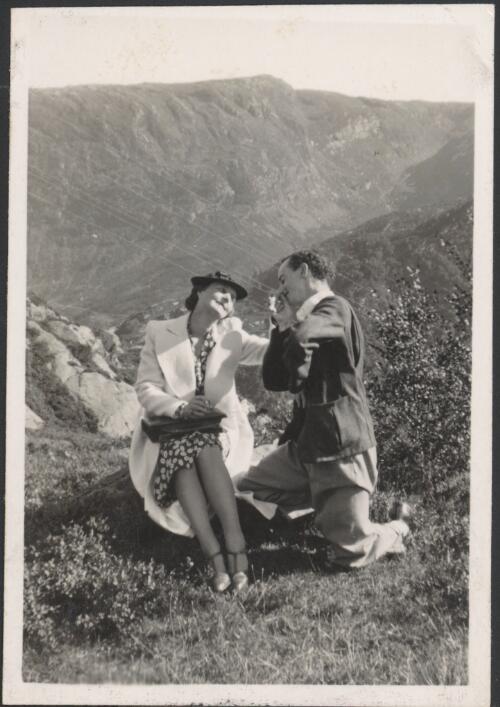 Gordon Hamilton with female colleague in the Norwegian mountains, ca.1939 [picture]