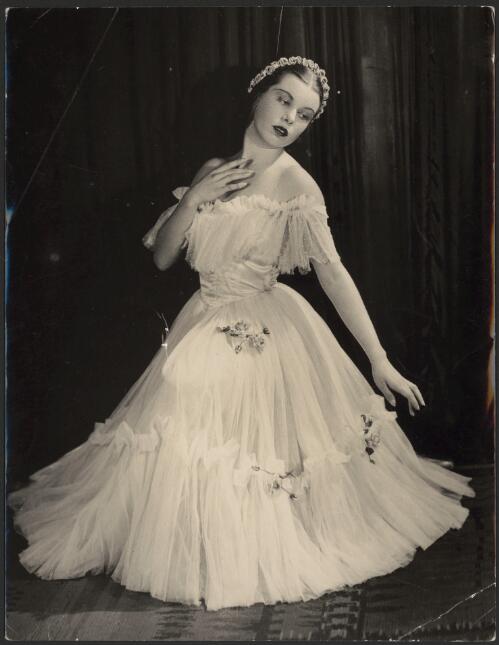 Moya Beaver in costume for the J C Williamson production Funny side up, 1941 [picture] / Nanette Kuehn