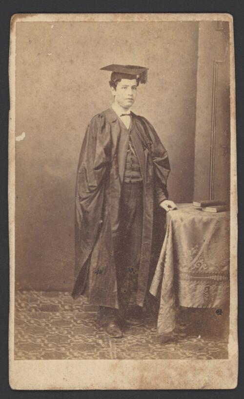 [Portrait of Edmund Barton] as a young graduate [picture] / Dalton's Royal Photographic Gallery
