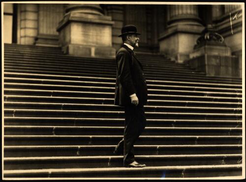 Portrait of Alfred Deakin after a party meeting and retirement plan, 21 (?) January, 1913 [picture] / Argus