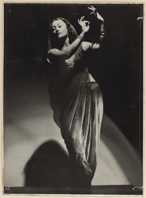 Bodenwieser Ballet performance of Indian love song, with Eileen Cramer, 1952? [picture]/ Noel Rubie Pty Ltd