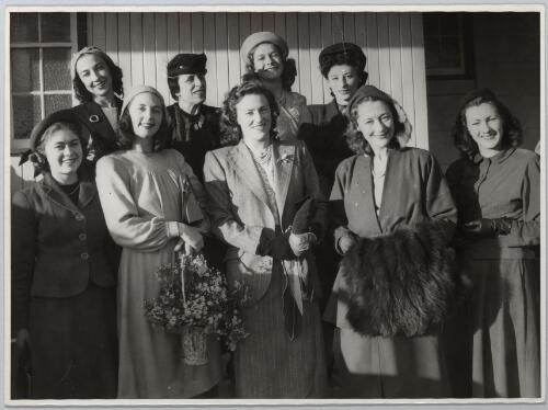 Portrait of dancers of the Bodenwieser Ballet Company, on tour in New Zealand, 1950 [picture]