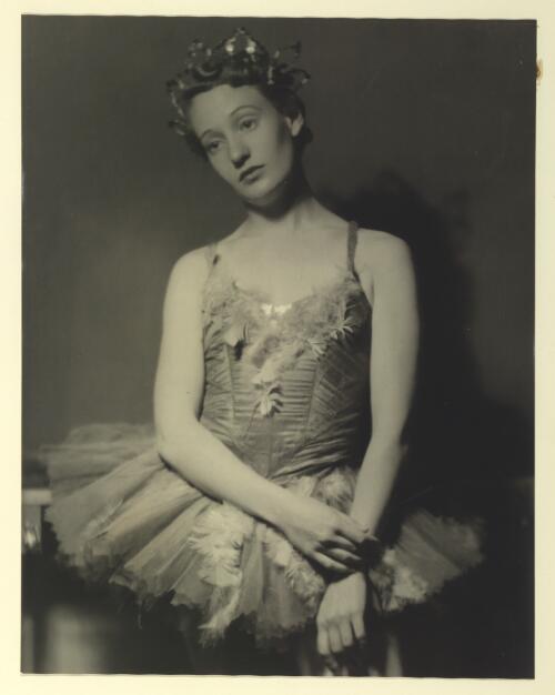Portrait of Laurel Martyn as the Bluebird, Borovansky Australian Ballet, ca. 1942 [picture] / André Evinson