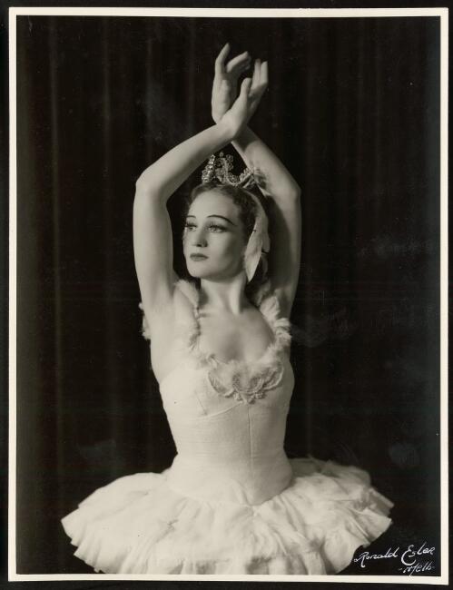 Laurel Martyn as Odette in Swan Lake (Act 2), 1944 [picture] / Ronald Esler