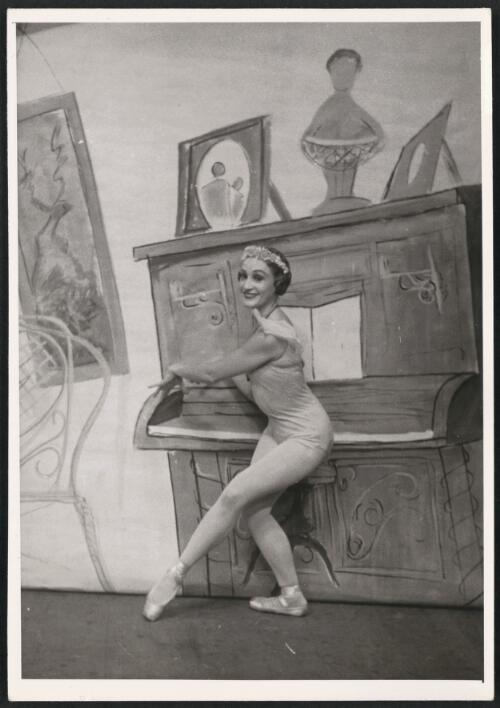 Laurel Martyn as Doreen in The Sentimental Bloke, 1952 [picture] / Jean Stewart