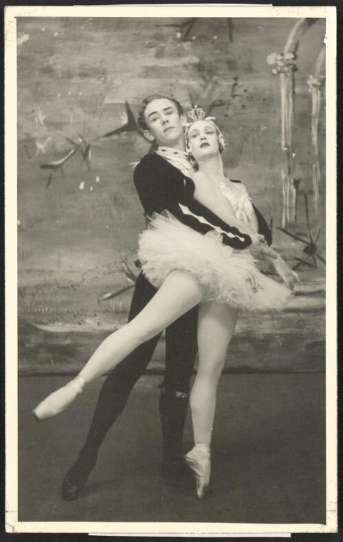 Laurel Martyn and Geoffrey Ingram in Swan Lake (Act 2), Ballet Guild, 1954 [picture]