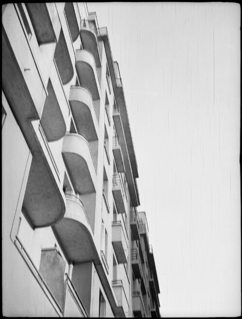 Side view of hotel building, Marseille, France, 1939, 1 / Michael Terry