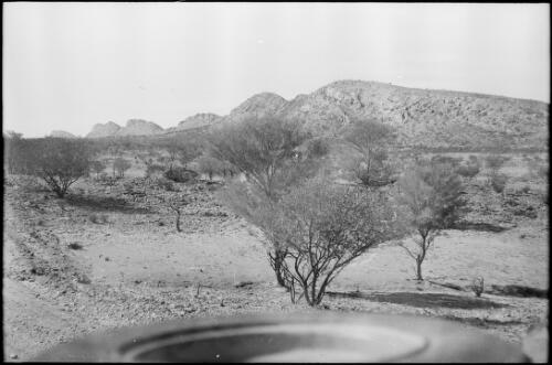 Mountains viewed from Hermannsburg road, Northern Territory, 1961 / Michael Terry