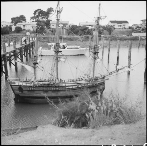 Auckland built one-fifth scale replica of the HMS Endeavour, New Zealand, 1969, 2 / Michael Terry