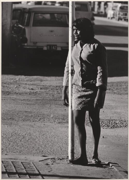 Saturday afternoon, Alice Springs, Northern Territory, 1966 / Jeff Carter