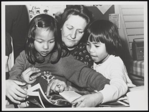 Mrs Tess Lim with refugee children from Indochina at the Metta Foundation kindergaten, Sydney, 1979 / Australian Information Service photograph by Peter Kelly