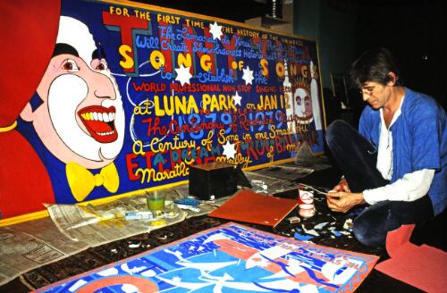 Martin Sharp with SOH poster, 1982 / William Yang