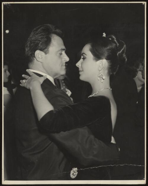 Elizabeth Taylor and Mike Todd dancing at the Miss Australia coronation ball, 1957 / Athol Shmith