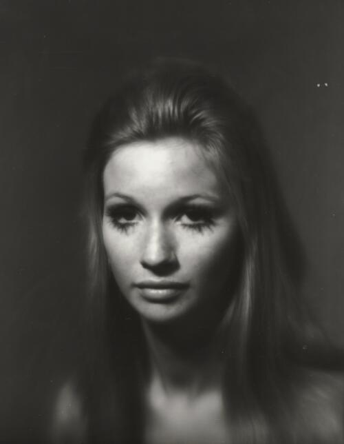 Portrait of a fashion model with long hair, approximately 1968, 5 / Athol Shmith