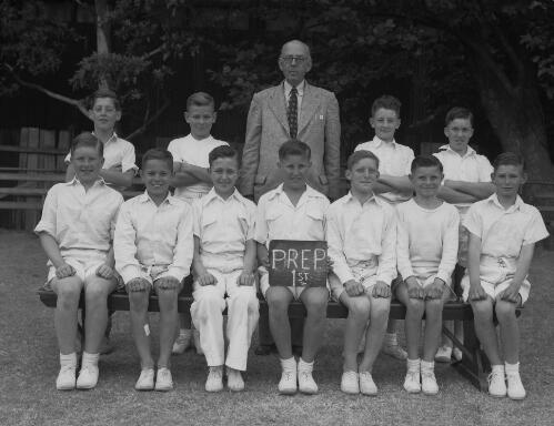 Group portrait of Sydney Grammar School pupils' cricket team and coach, Sydney, 14 November 1951, 14