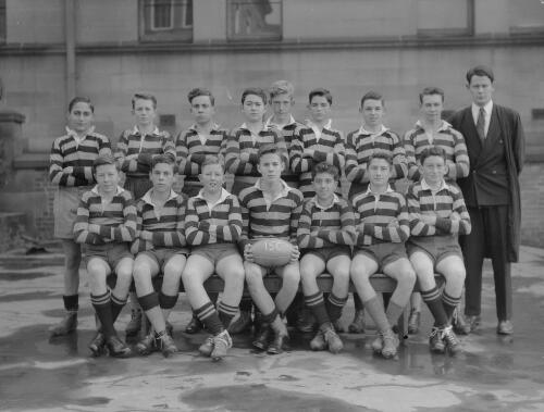 Group portrait of Sydney Grammar School pupils' rugby team 15C and their coach, Sydney, 9 August 1950, 1
