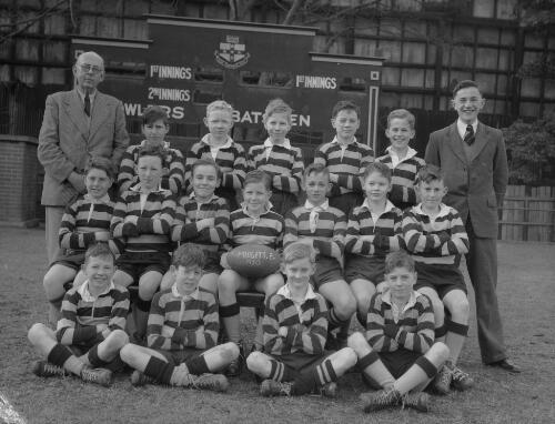 Group portrait of Sydney Grammar School pupils' rugby team Midgets B. and their coaches, Sydney, 9 August 1950