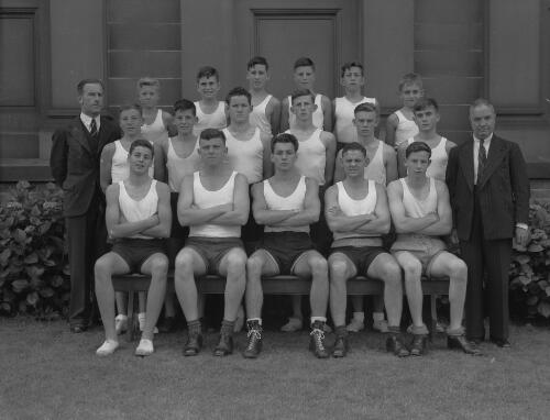 Group portrait of Sydney Grammar School pupils' boxing team and their coaches, Sydney, 19 October 1950, 1