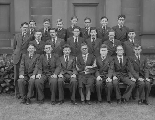Group portrait of Sydney Grammar School pupils and their teacher, Sydney, 19 October 1950