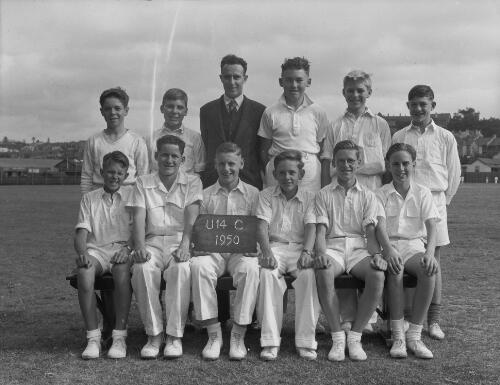 Group portrait of Sydney Grammar School pupils' cricket team U 14 C and their coach, Sydney, 15 November 1950