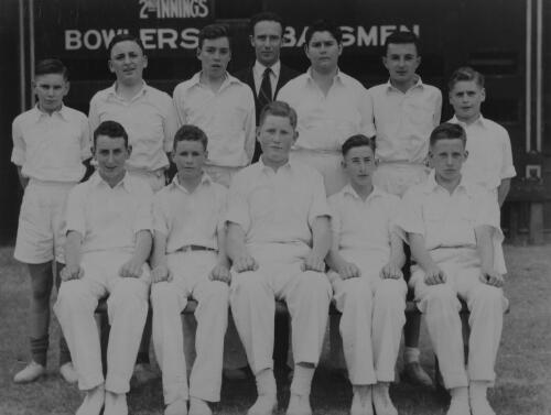 Group portrait of Sydney Grammar School pupils' cricket team and coach, Sydney, 1949, 1