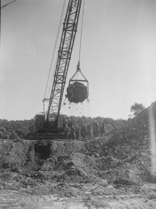 Troops deployed to work at Minmi open cut mine during the miners strike, Newcastle region, New South Wales, August 1949, 3