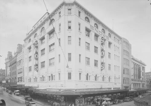 Exterior view of retailer Sydney Snow's department store Snow's Emporium, Sydney, 1939, 2