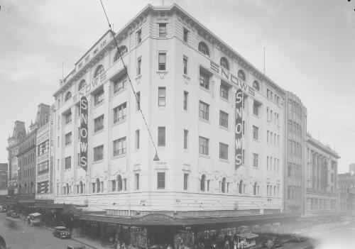 Exterior view of retailer Sydney Snow's department store Snow's Emporium, Sydney, 1939, 4