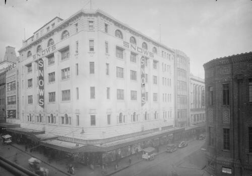 Exterior view of retailer Sydney Snow's department store Snow's Emporium, Sydney, 1939, 5