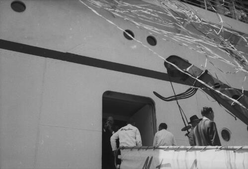 Passengers boarding the SS Monterey, Sydney Harbour, 1959