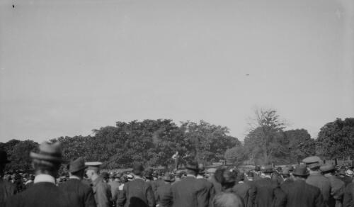 Crowds gathered at an event, Sydney?, approximately 1908
