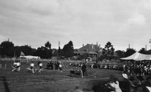 Crowds watching athletics carnival, Sydney?, approximately 1910