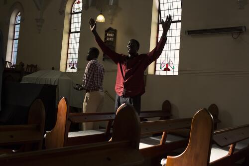 Makor Niang praising during a worship session, Sydney, 2014 / Conor Ashleigh