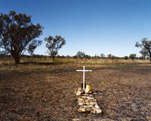 Burial site, Victoria Highway, Northern Territory, 2007 / Martin Mischkulnig